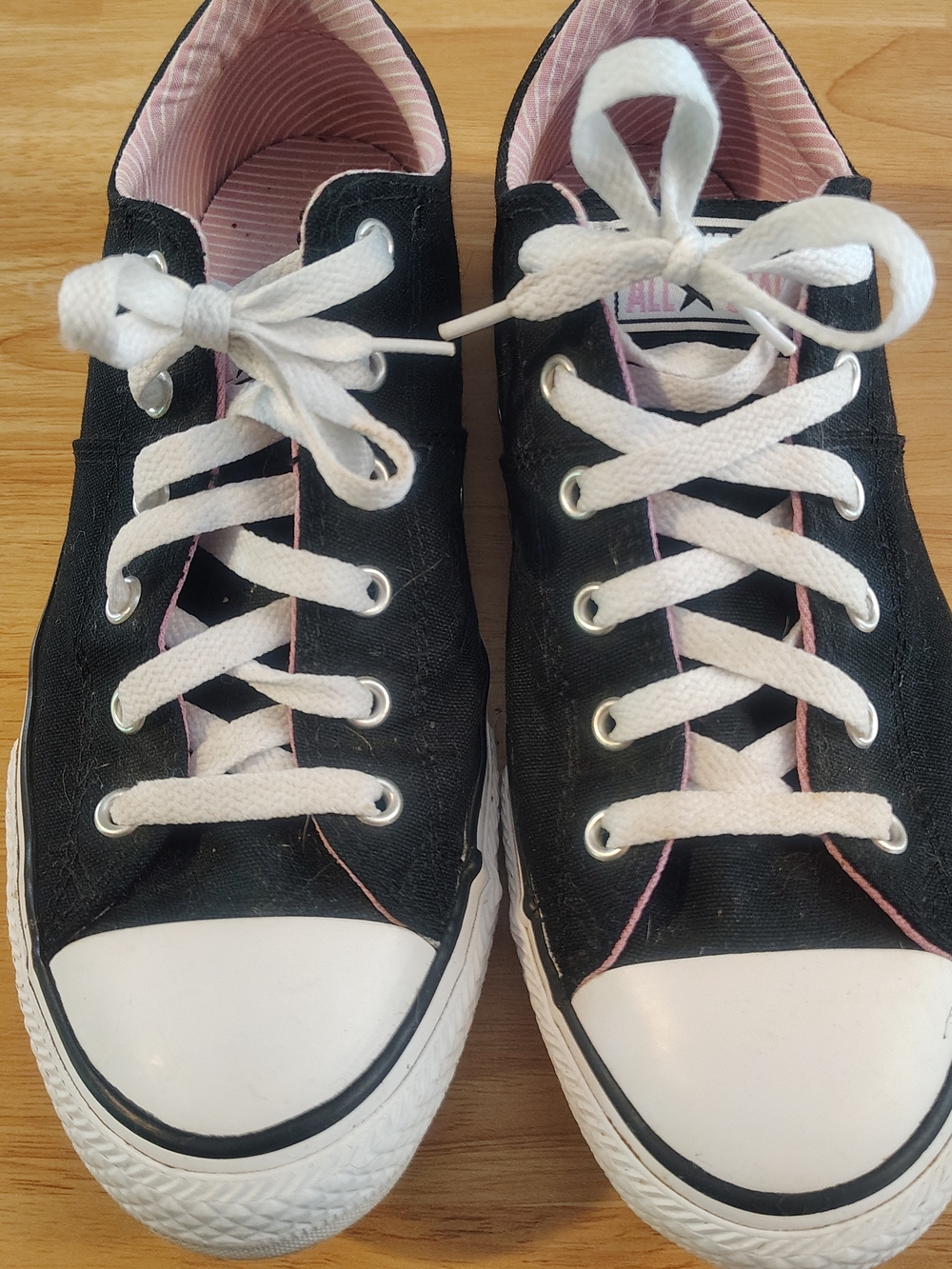 Size 8 Women's Black Canvas Low-Top Sneakers with Pink Lining